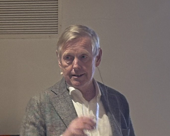 26.10.2026 hadde vi besøk av tidligere ambassadør Kåre Aas